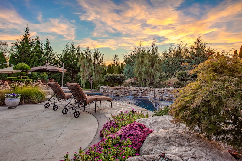 Landscaping your luxury pool